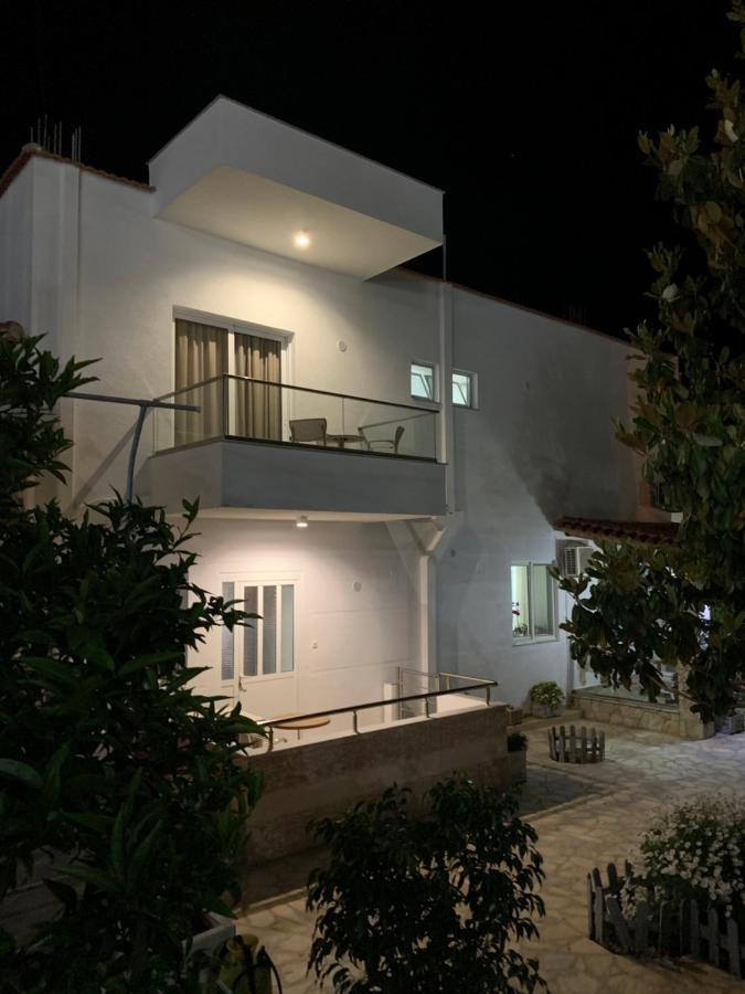 Villa Family Garden Ksamil Exterior photo