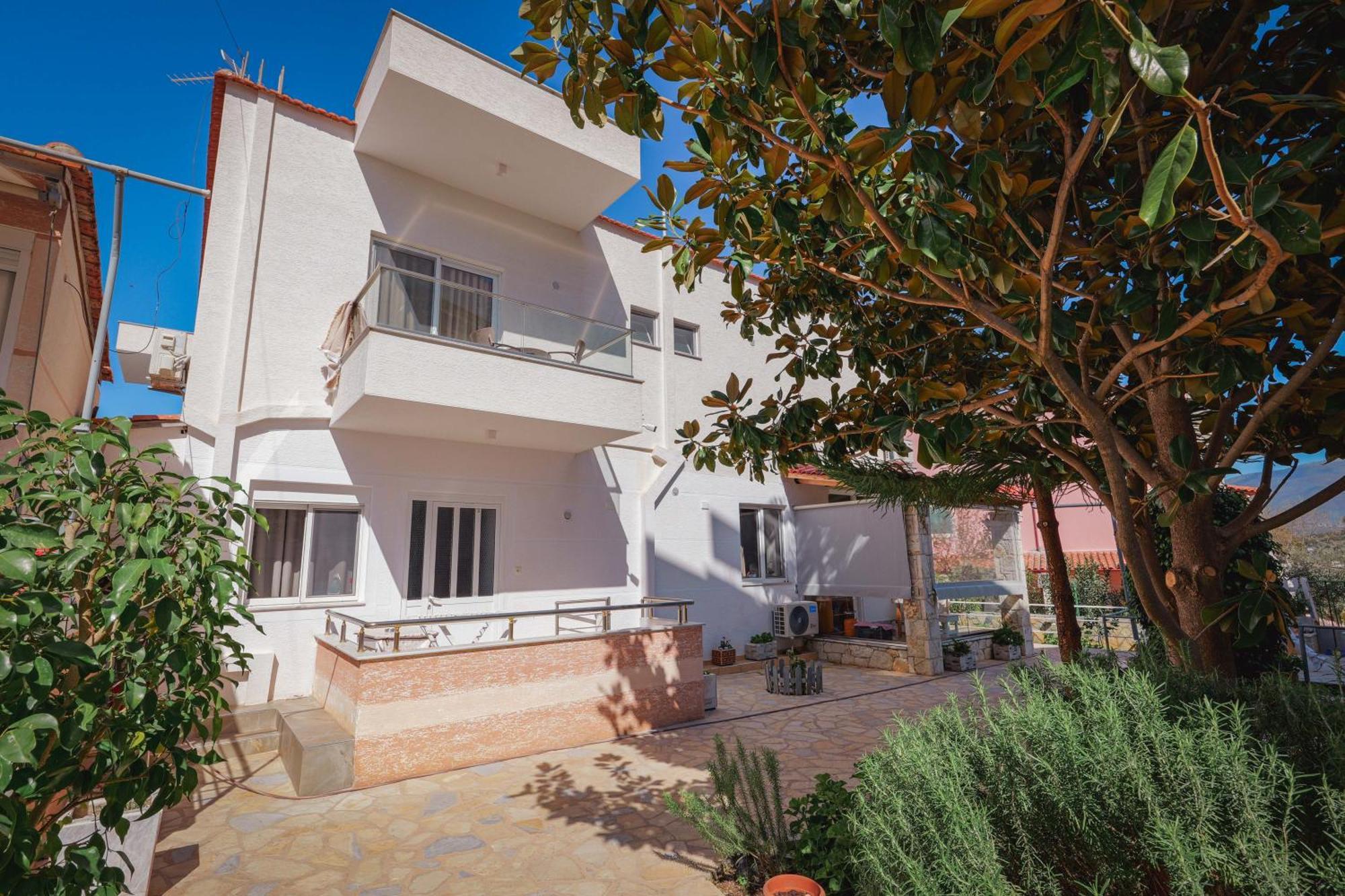 Villa Family Garden Ksamil Exterior photo